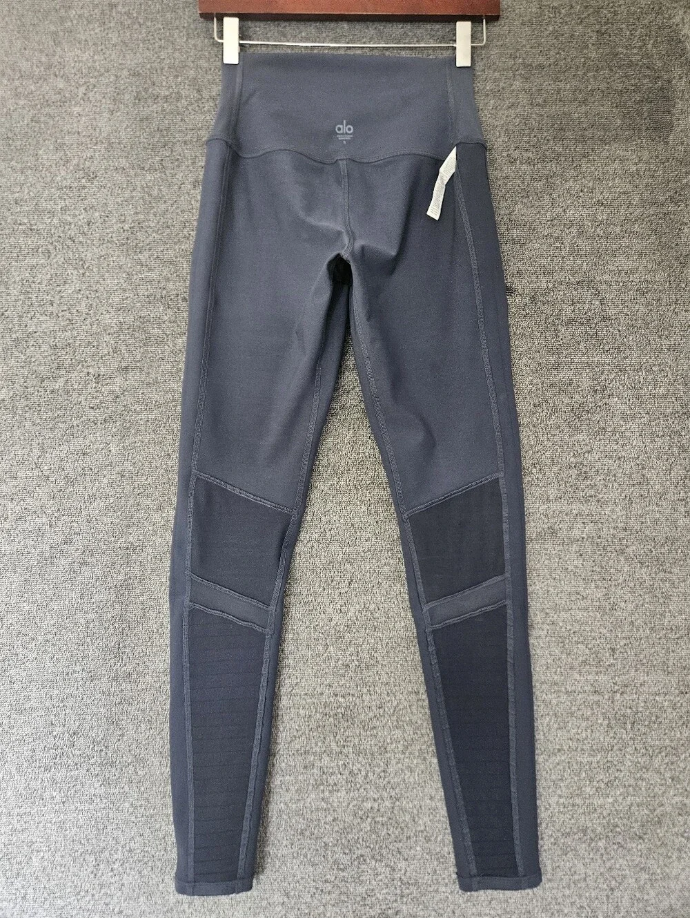 Alo Yoga High-Waist Moto Legging in the anthracite gray Color Size S